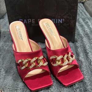 Cape Robbin Satin Open-Toe Stiletto High Heel mules Gold Chain Accent NIB SZ 11